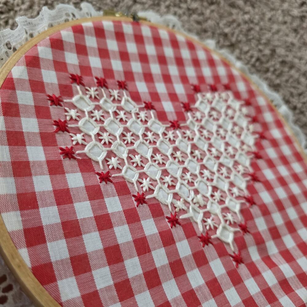 Vintage Embroidered Heart Loop Lacw Trim Plaid Gimgham Cottagecore Farmhouse - Picture 2 of 4